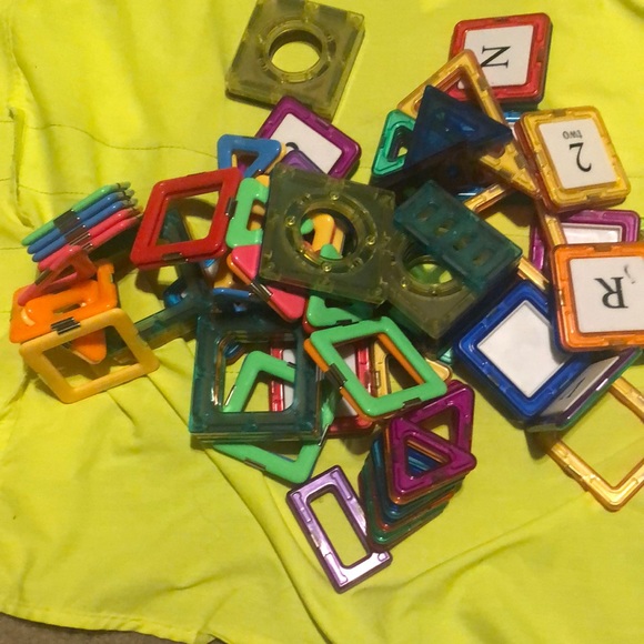 Lot of over 70 Magnetic Building Pentangon, Triangles & Squares - Picture 2 of 5